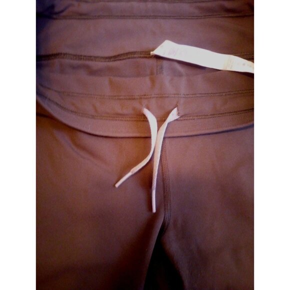 Lululemon capri leggings Dark Green  with a mesh fabric On Legs Sz 10 - Picture 6 of 10